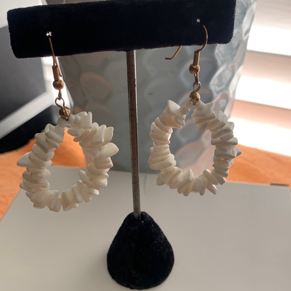 Dangle earrings White Chip Beads